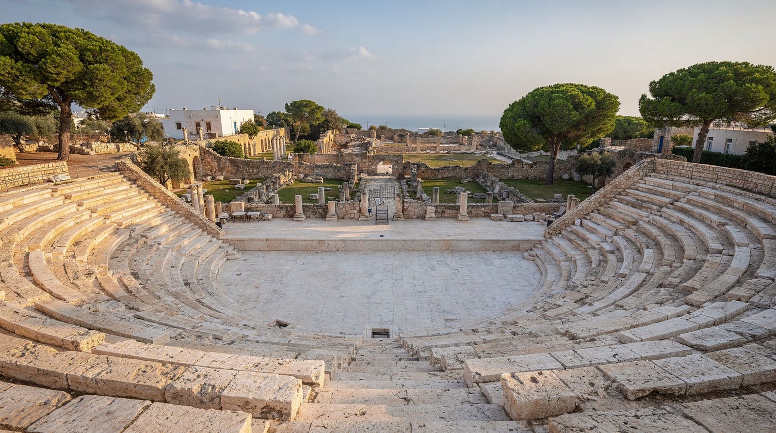 O teatro romano e as vilas romanas de Cartago