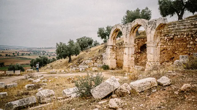 Uthina (Oudhna) and its Roman amphitheatre